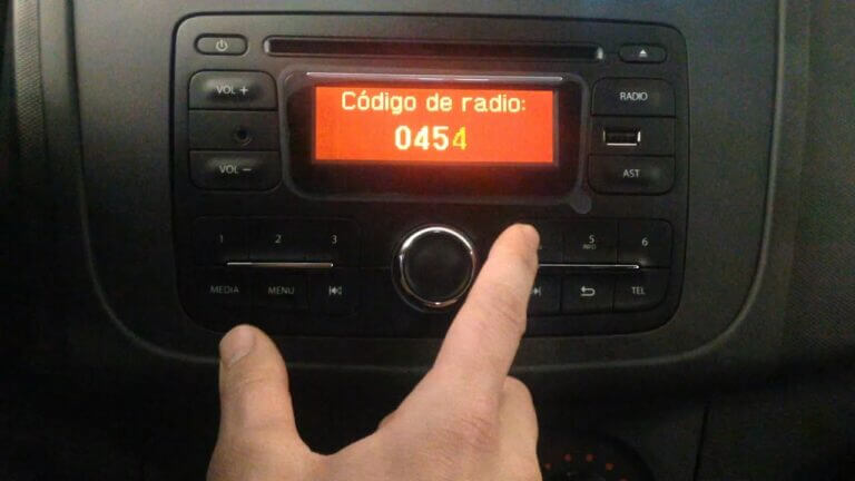 Descubre cómo poner código en la radio del Dacia Sandero
