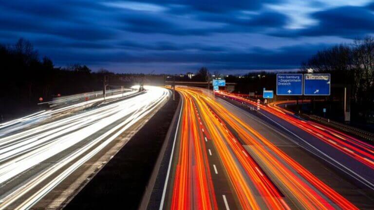 Ventajas y desventajas de viajar por autovía